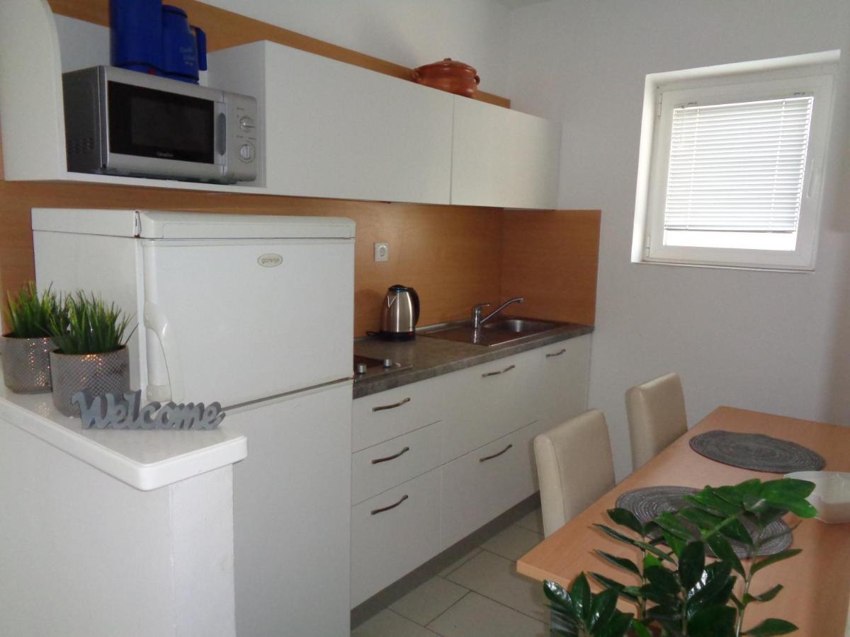 Apartments Miki 2 Novaglia Esterno foto